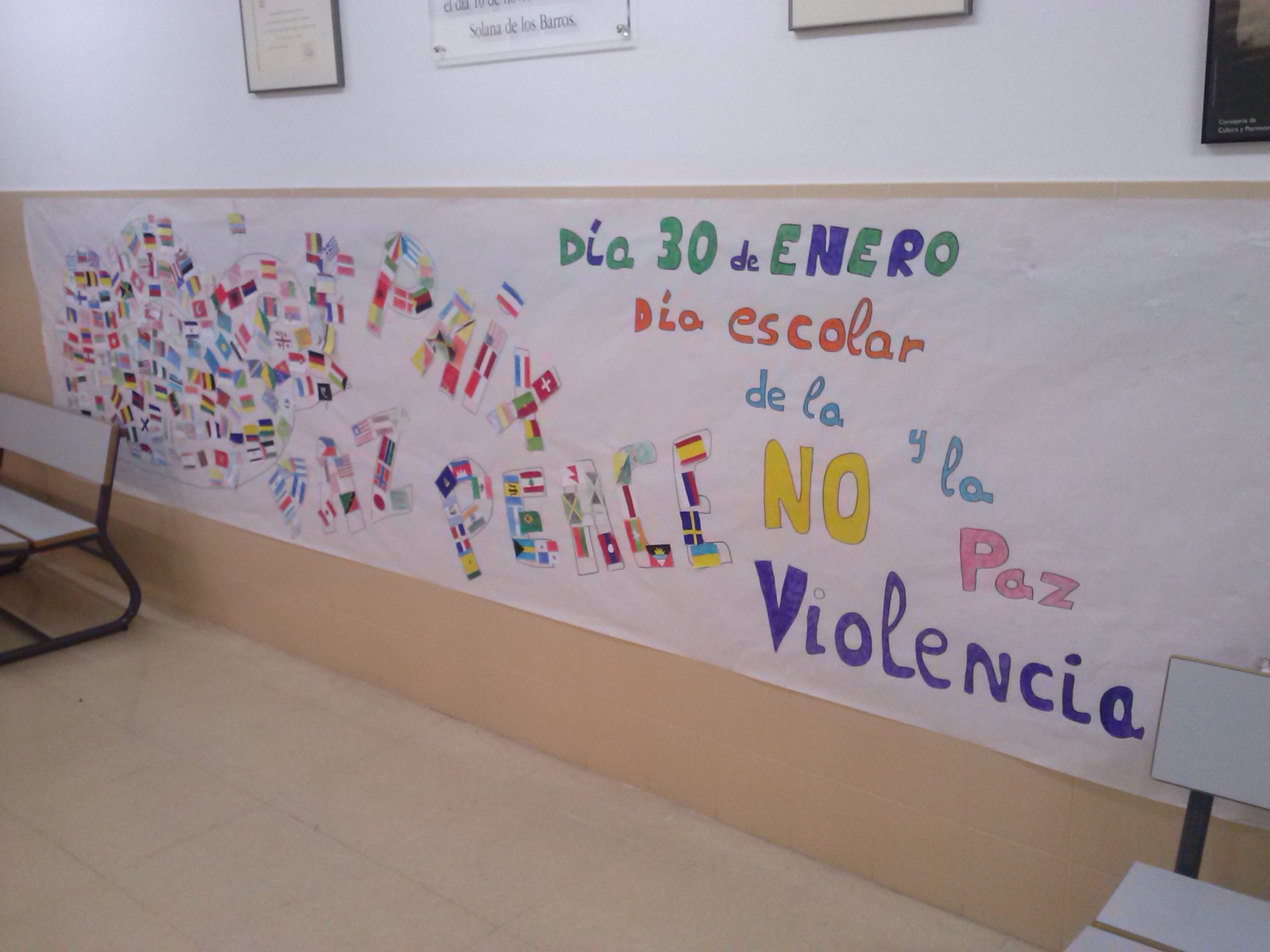 foto de la paloma de la paz repleta de banderas