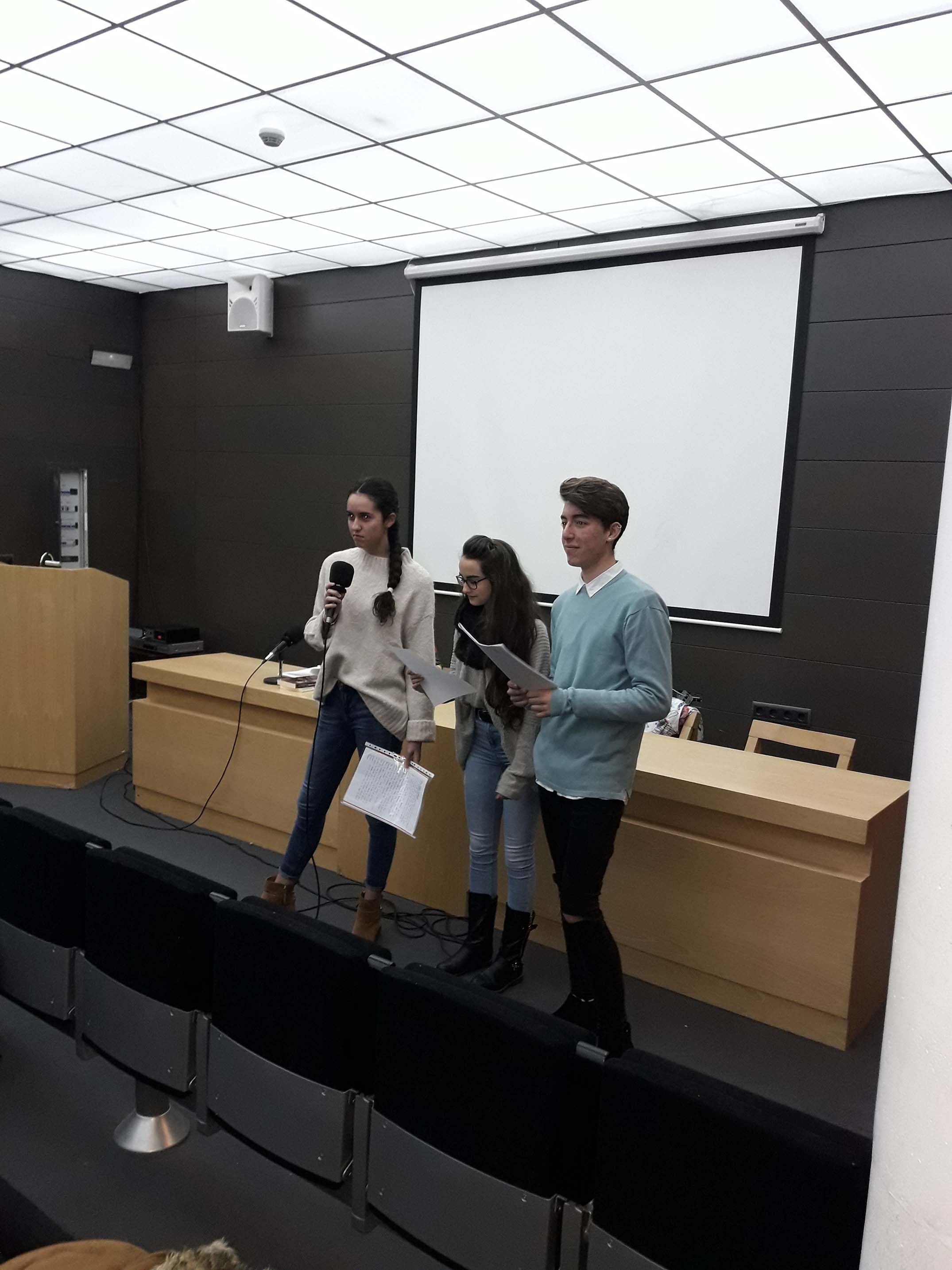 Alumnos participantes en el encuentro literario