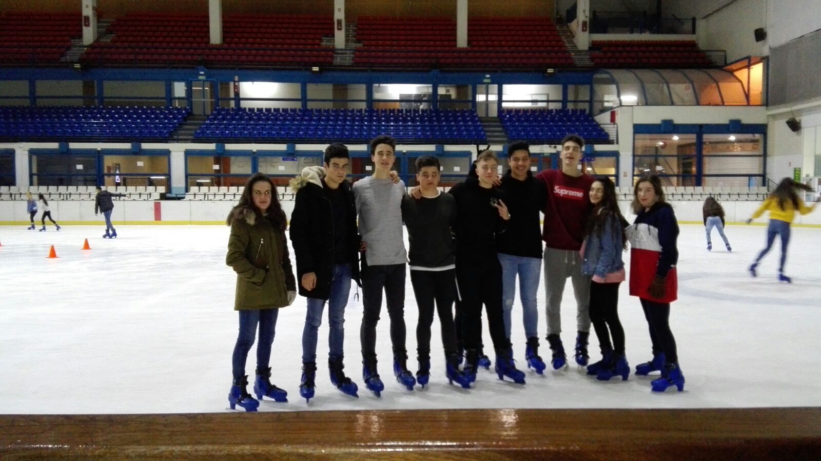 Preparados para empezar a patinar en el Palacio de Hielo