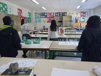 alumnos de 4º Eso de Navaconcejo participando